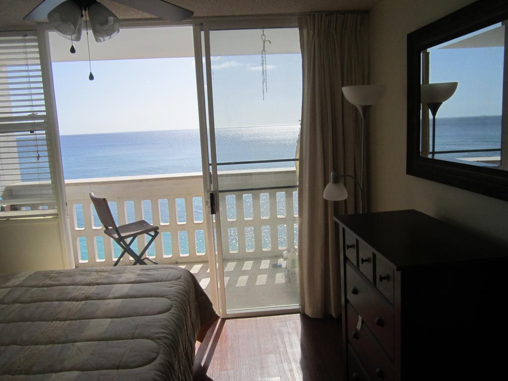 Makaha Beach Cabanas Penthouse Hotel Waianae ภายนอก รูปภาพ
